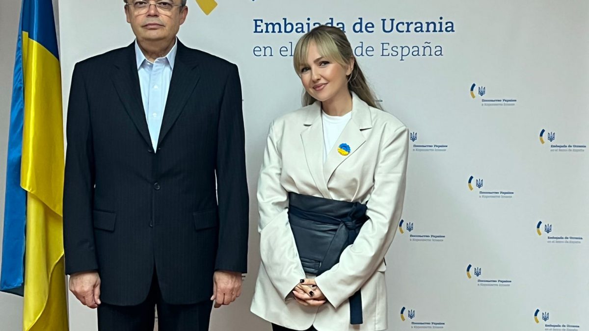colaboración embajada de ucrania en españa